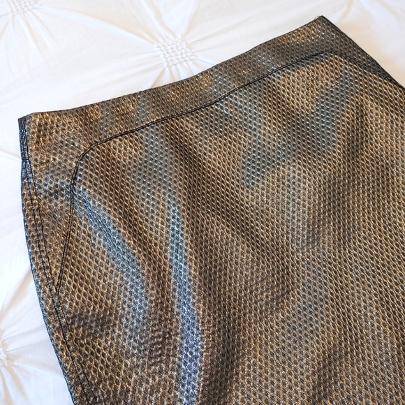 Max studio metallic bronze textured mini skirt. Size 8 - Picture 4 of 11